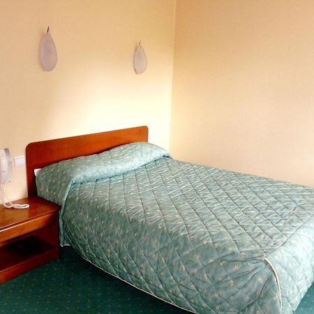 Hotel Les Forges Noyal-sur-Vilaine Esterno foto