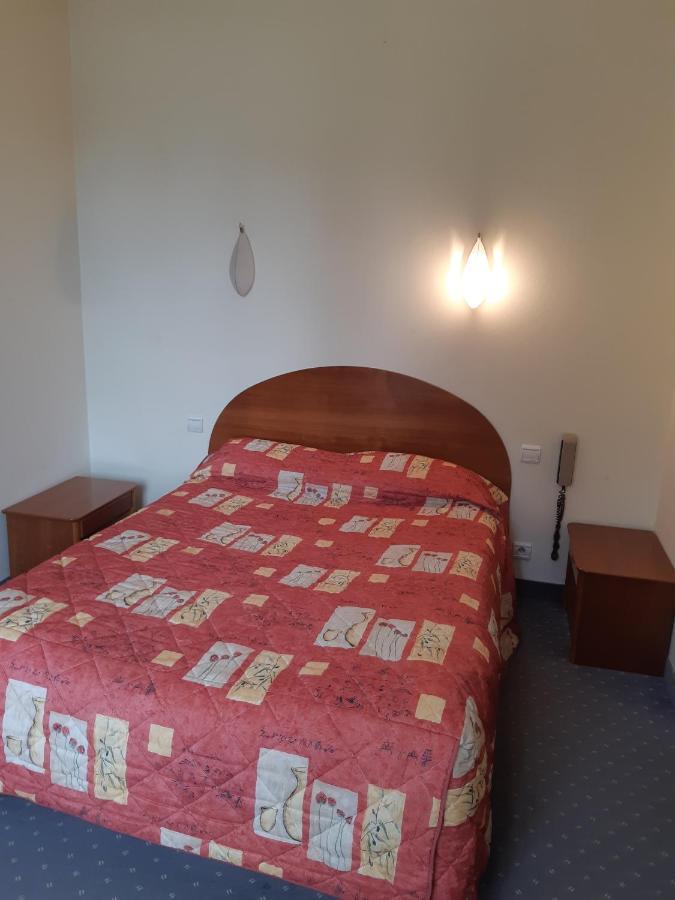 Hotel Les Forges Noyal-sur-Vilaine Esterno foto