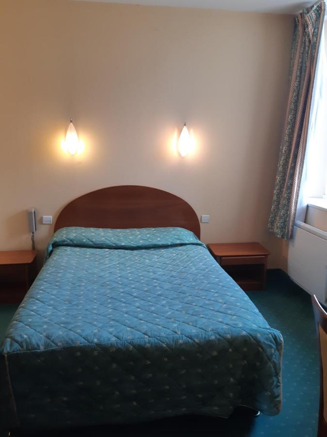 Hotel Les Forges Noyal-sur-Vilaine Esterno foto